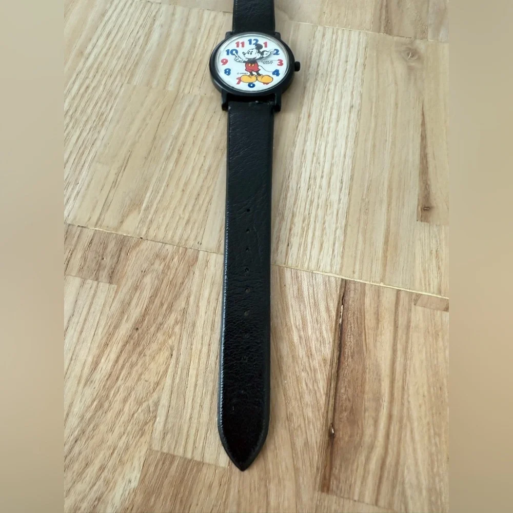 Vintage Lorus Disney Mickey Mouse moving arms watch NEW BATTERY